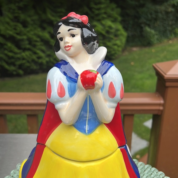 New Disney Snow White Cookie Jar 13”. Absolutely gorgeous! - Picture 2 of 12